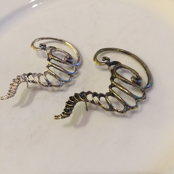 Kathrono Jewelry - 🌪 Awesome Tornado ear-cuff in silver or bronze  🌪